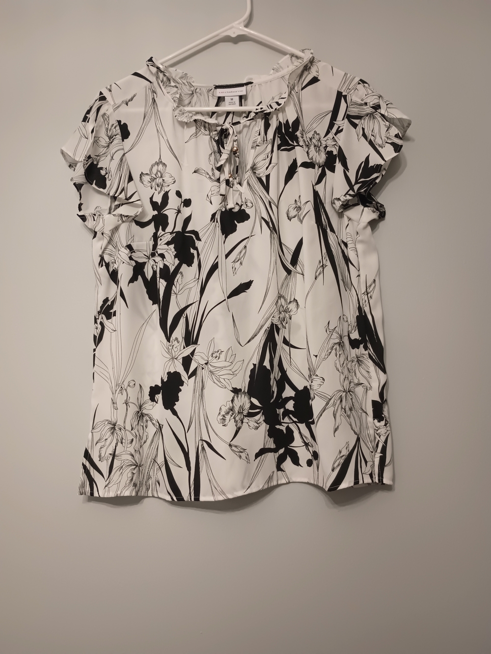 Liz Claiborne Black & White Floral Ruffle-Sleeve Blouse M